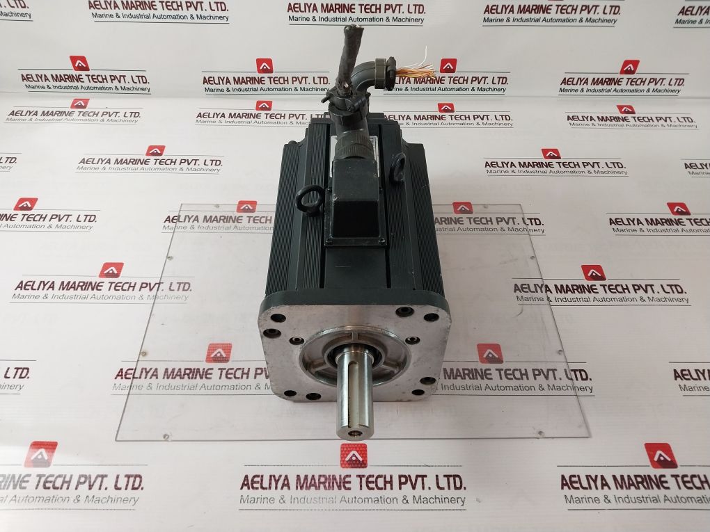 YASKAWA USAMED-12V AC SERVO MOTOR