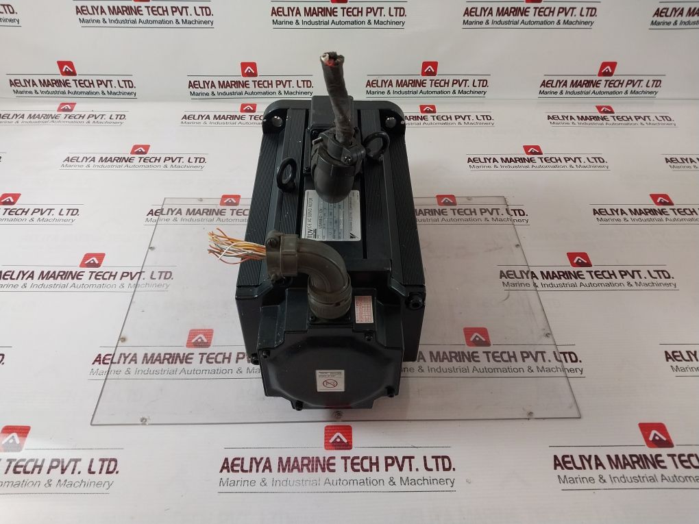 Yaskawa Usamed-12v-t012 Ac Servo Motor - Image 3
