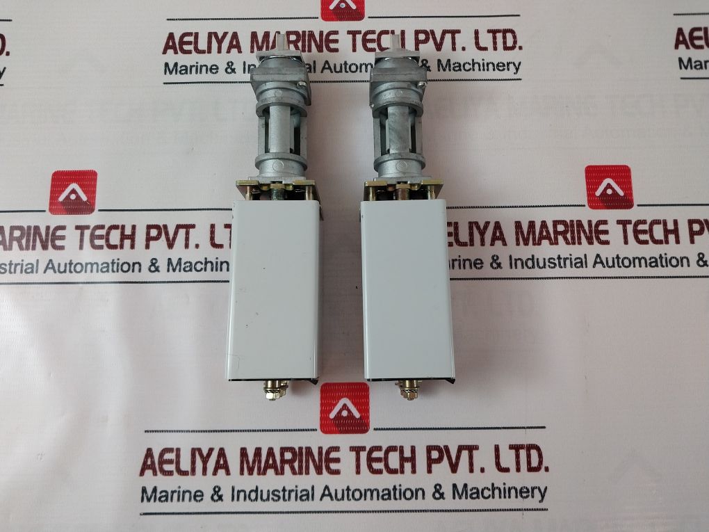 976112 Switch Tpl (Light Push Turn) - Image 3