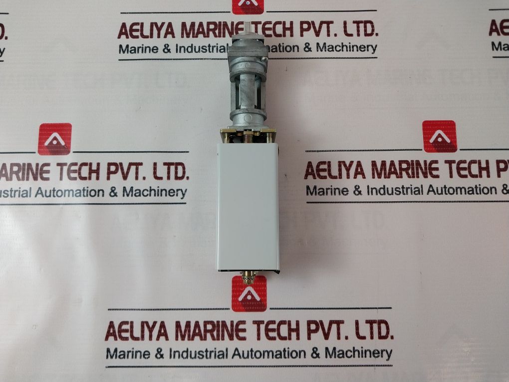 976112 Switch Tpl (Light Push Turn) - Image 5