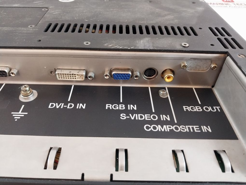 P004218-1 Display - Image 12