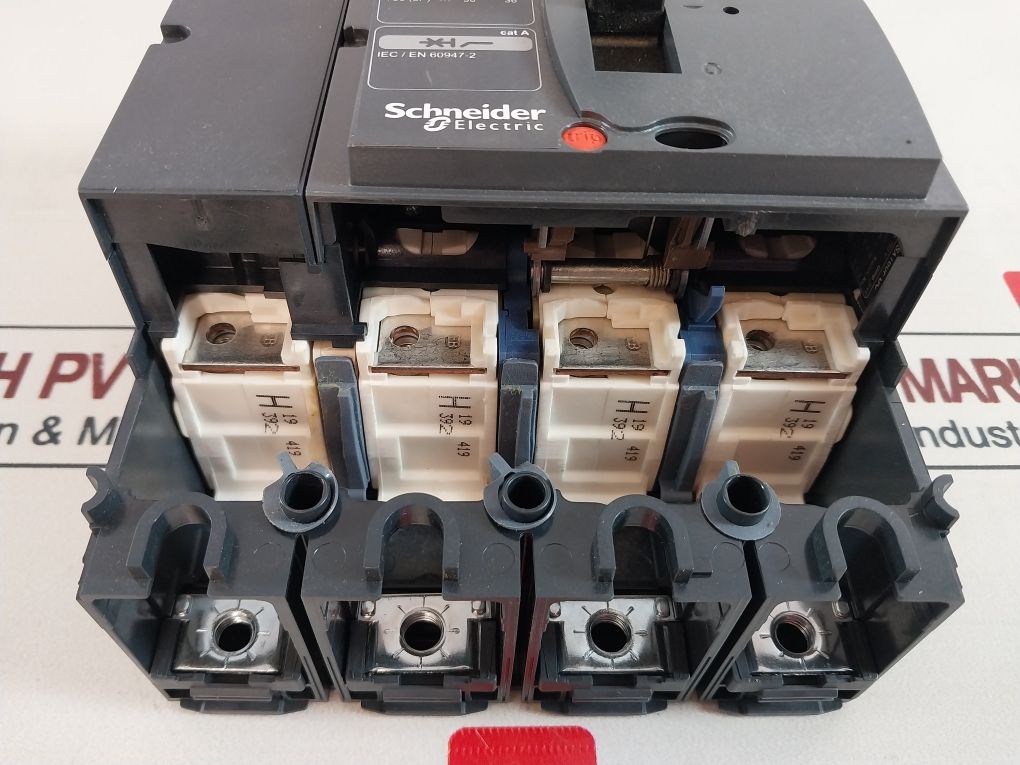 Schneider Electric Merlin Gerin Lv438108 Circuit Breaker 750v - Image 16
