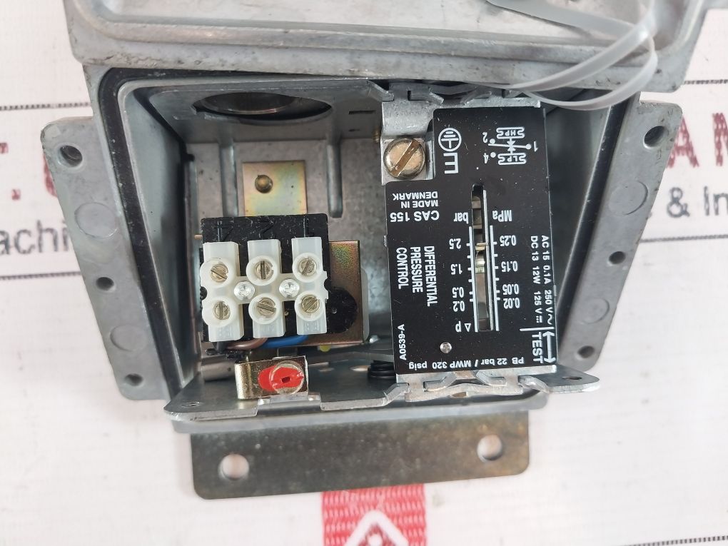 Danfoss Cas 155 Differential Pressure Control Micro Switch - Aeliya Marine