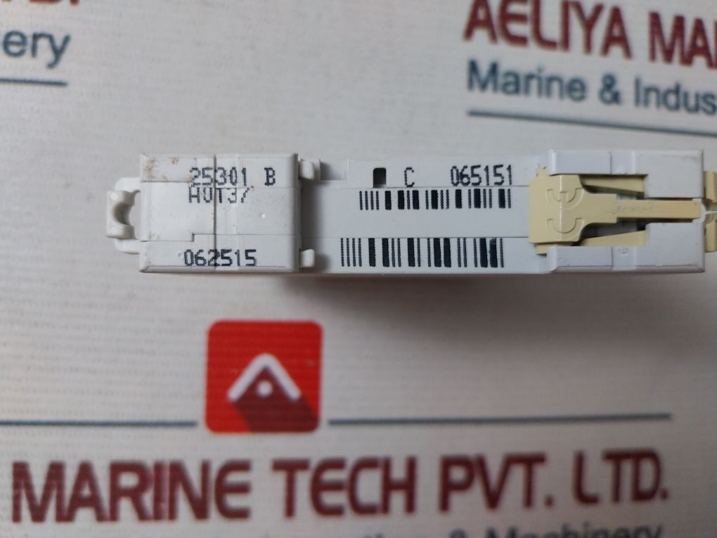 Merlin Gerin Dt40 C6 Circuit Breaker 6a - Aeliya Marine