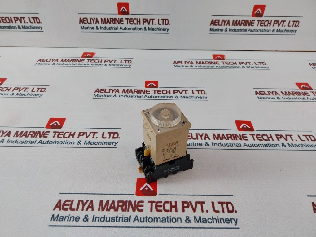 Omron H3cr-a Timer With Base 2257m - Image 3