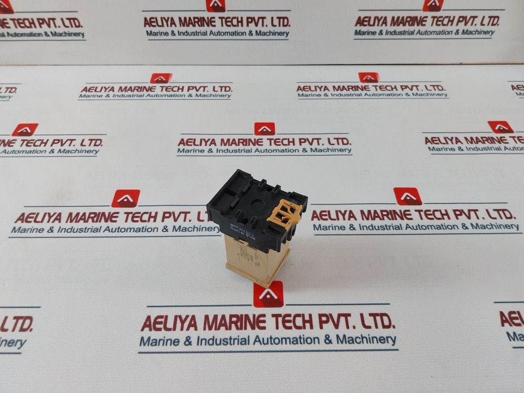 Omron H3cr-a Timer With Base 2257m - Image 4