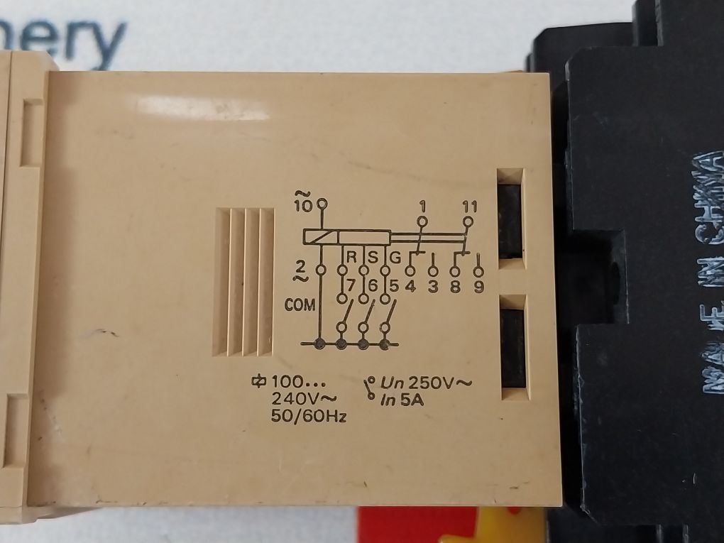 Omron H3cr-a Timer With Base 2257m - Image 8