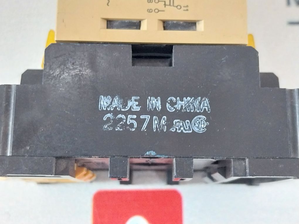 Omron H3cr-a Timer With Base 2257m - Image 9