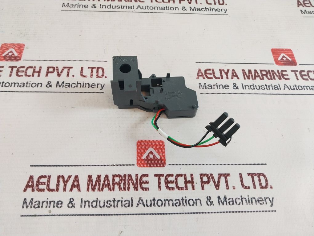 Schneider Electric 47916 Auxiliary Contact