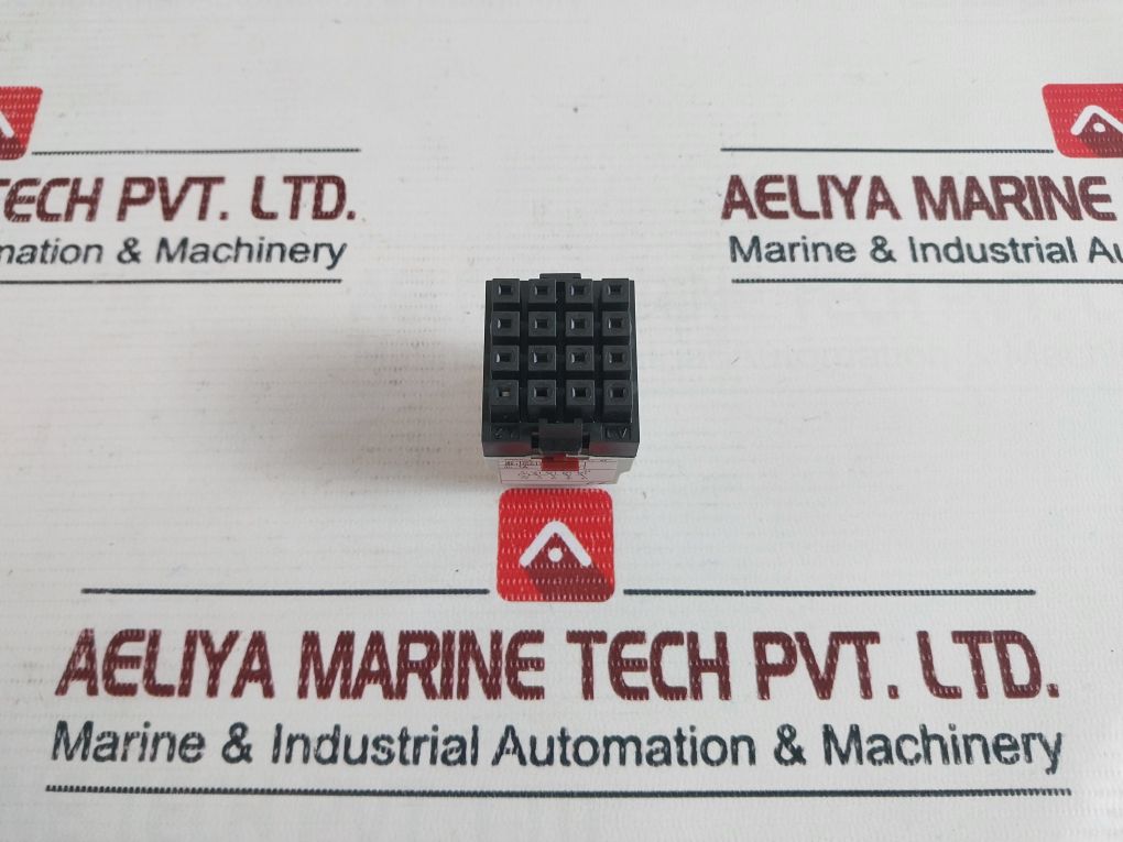 Telemecanique Rhn 422b Relay 24v - Image 3