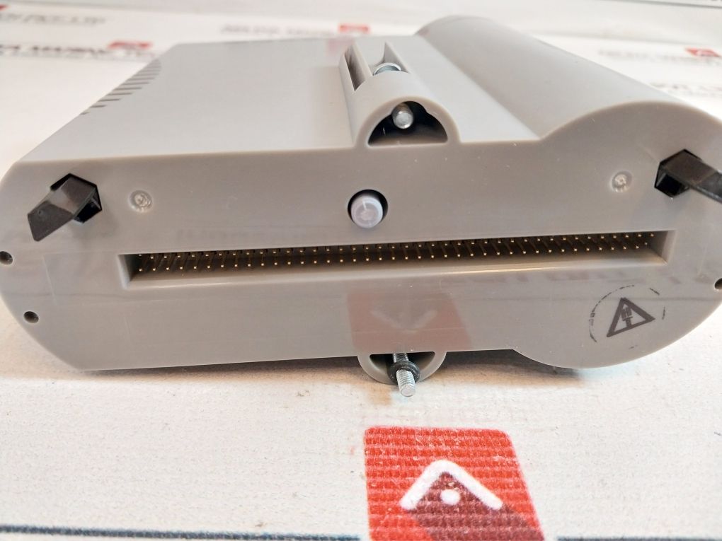 Honeywell Cc-paoh51 Hart Analog Output Module 24 V - Image 8