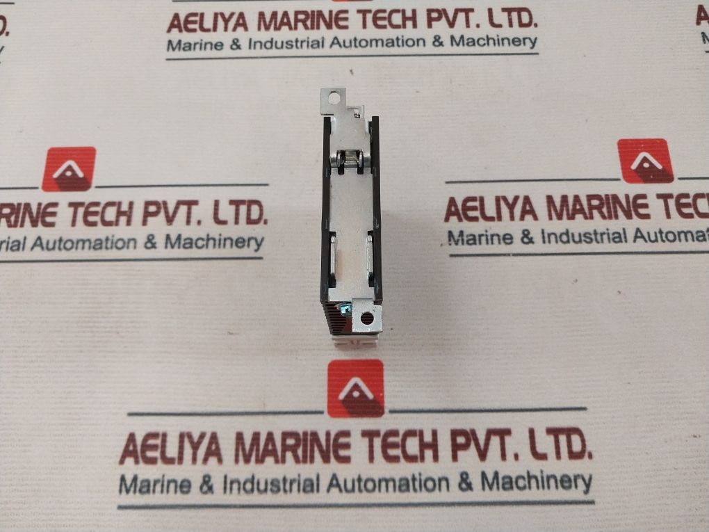 Schneider Electric Ssrdcds10a1 Din Rail Mount Solid State Relay 32v - Image 4