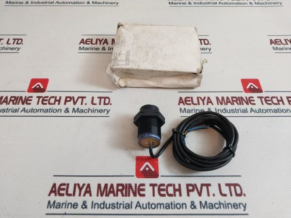 Telemecanique Xs4p30ab110 Inductive Proximity Sensor