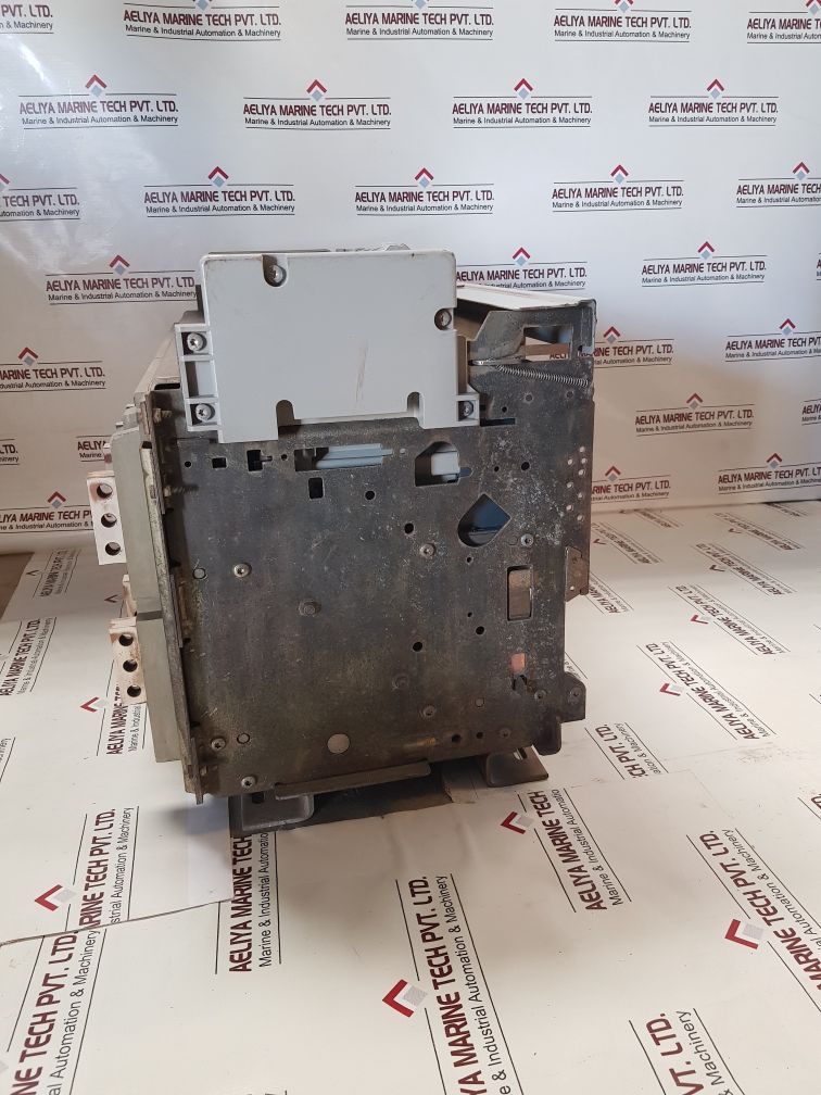 Merlin Gerin Schneider Electric Nw50 H1 Circuit Breaker - Image 5