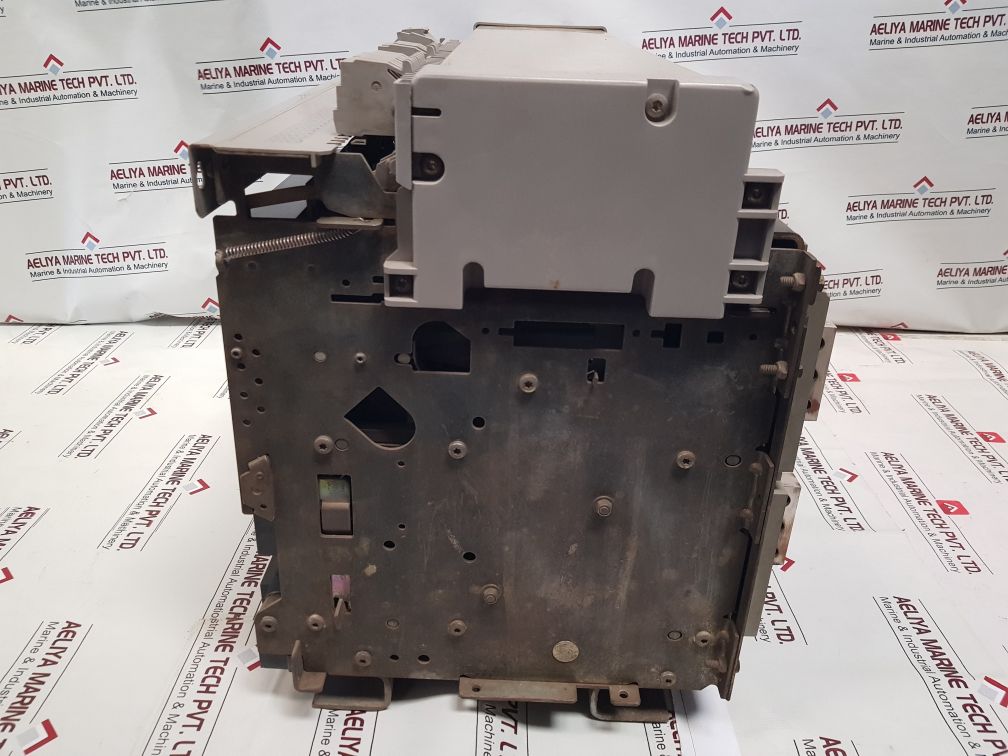 Merlin Gerin Schneider Electric Nw50 H1 Circuit Breaker - Image 7