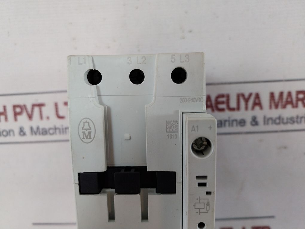 Moeller Dil M40c Contactor 200-240vdc - Image 9