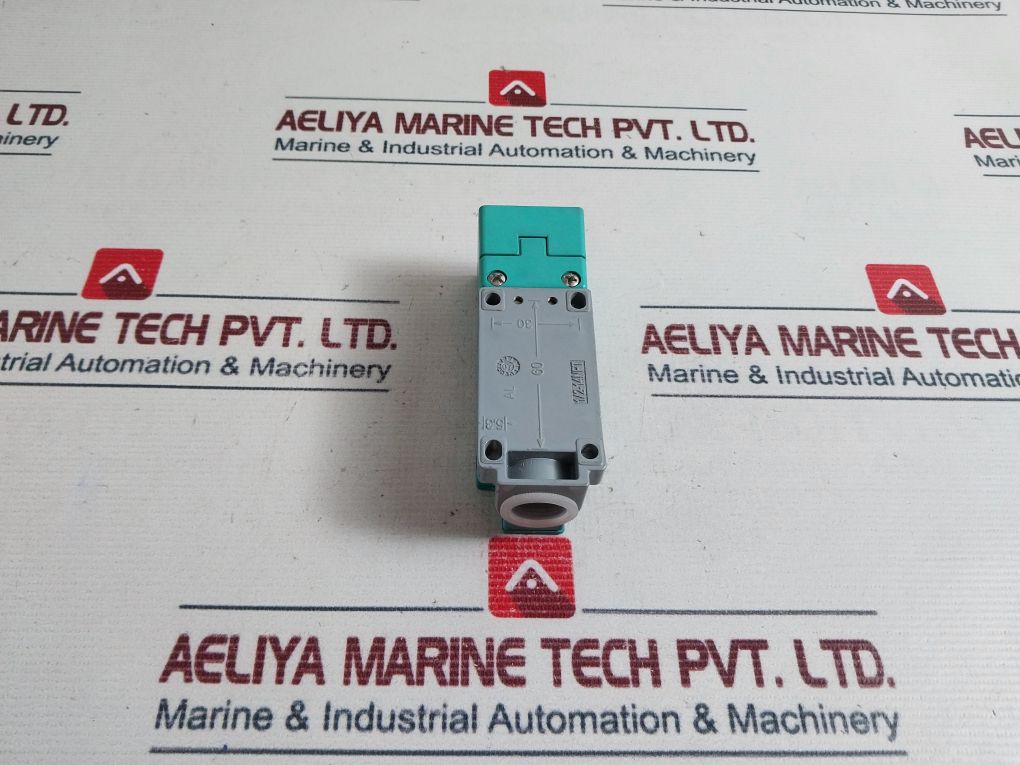 Pepperl+fuchs Nj20+u1+w Proximity Sensor - Image 5