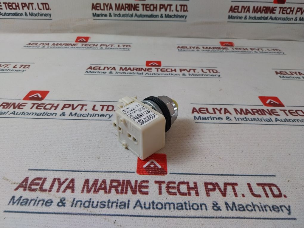 Schneider Electric 9001kp40y9 Domed Harmony Yellow Pilot Light - Image 5