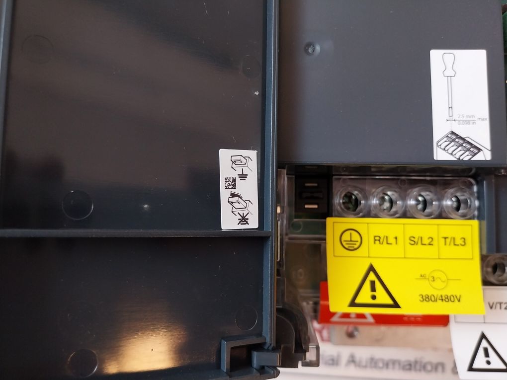 Schneider Electric Telemecanique Atv212hu55n4 Variable Speed Drive - Image 13
