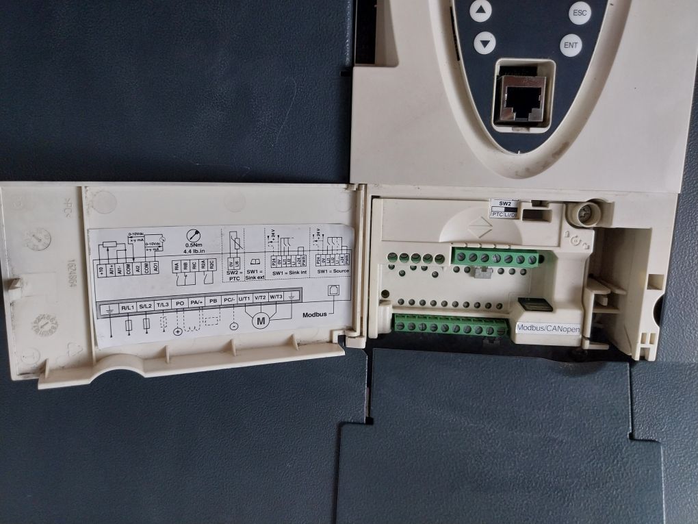 Schneider Telemecanique Atv71hd55n4z Speed Drive 480v - Image 16