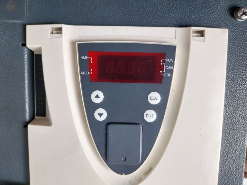 Schneider Telemecanique Atv71hd55n4z Speed Drive 480v - Image 17