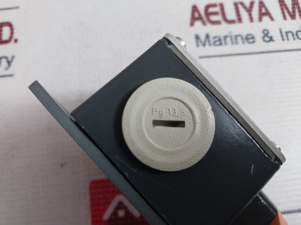 Siemens 3se31001ez Limit Switch Aeliya Marine