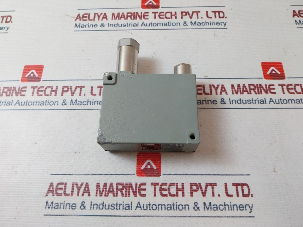 Trafag 8202.21.2210 Pressure Transmitter