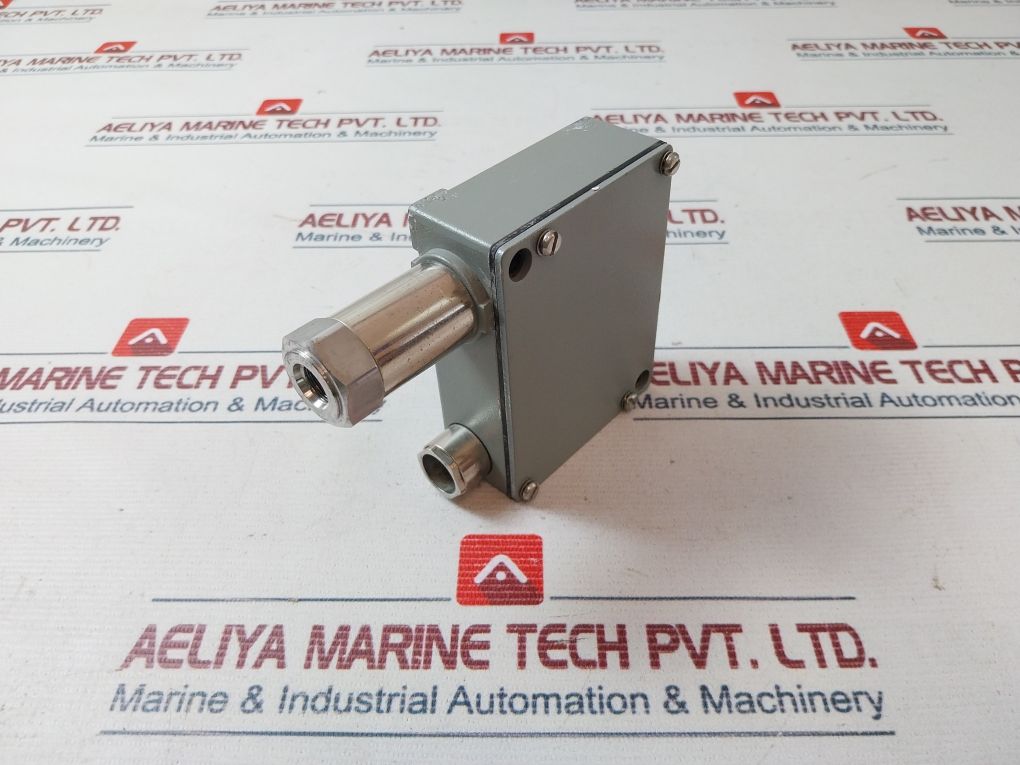 Trafag 8202.21.2210 Pressure Transmitter - Image 4