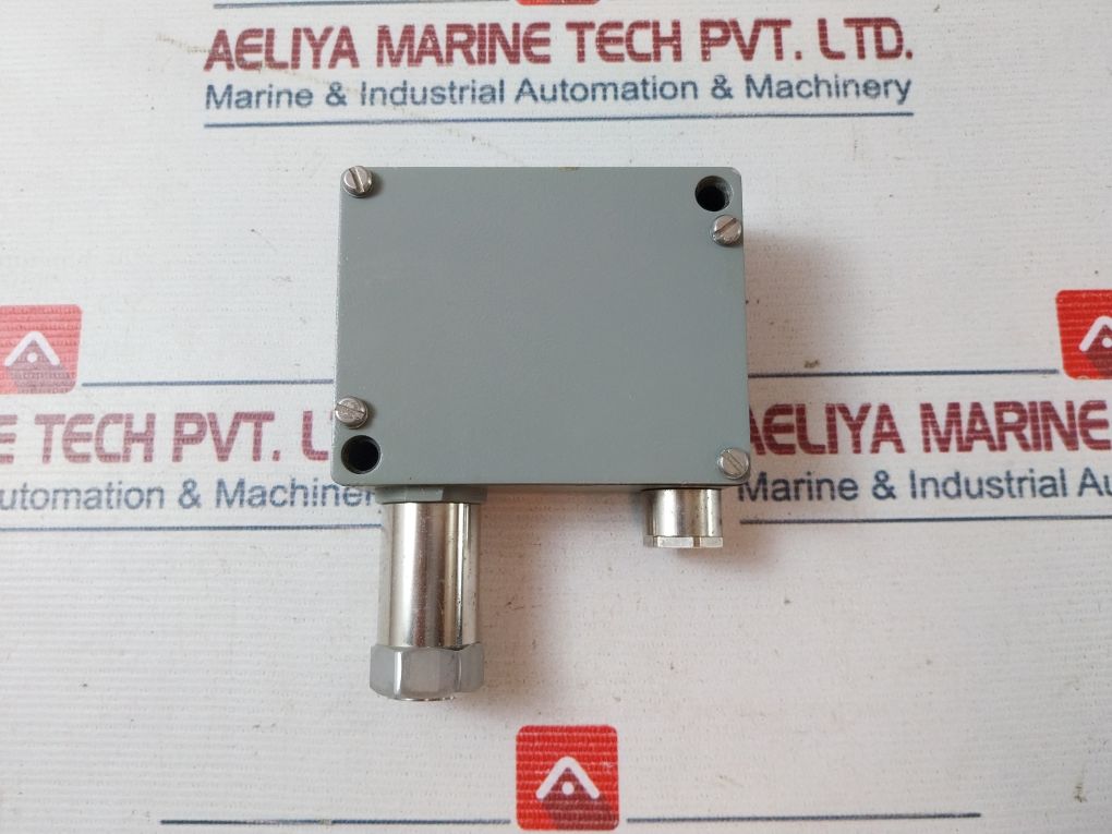 Trafag 8202.21.2210 Pressure Transmitter - Image 6