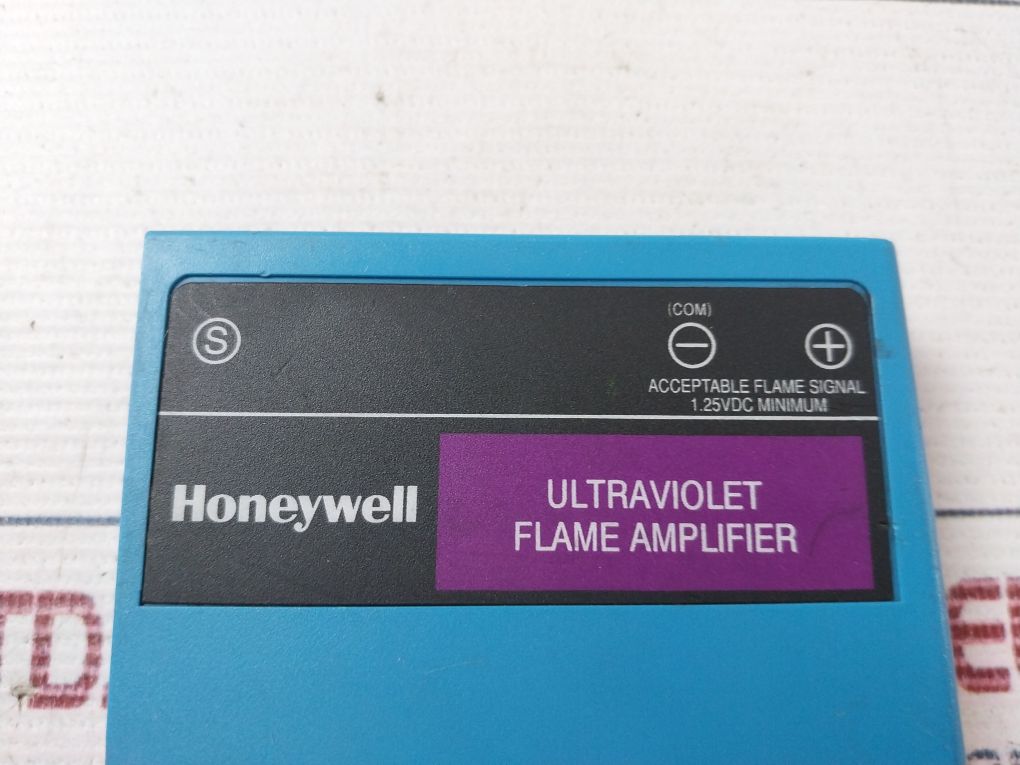 Honeywell R7849 A 1023 Ultraviolet Flame Amplifier - Image 7