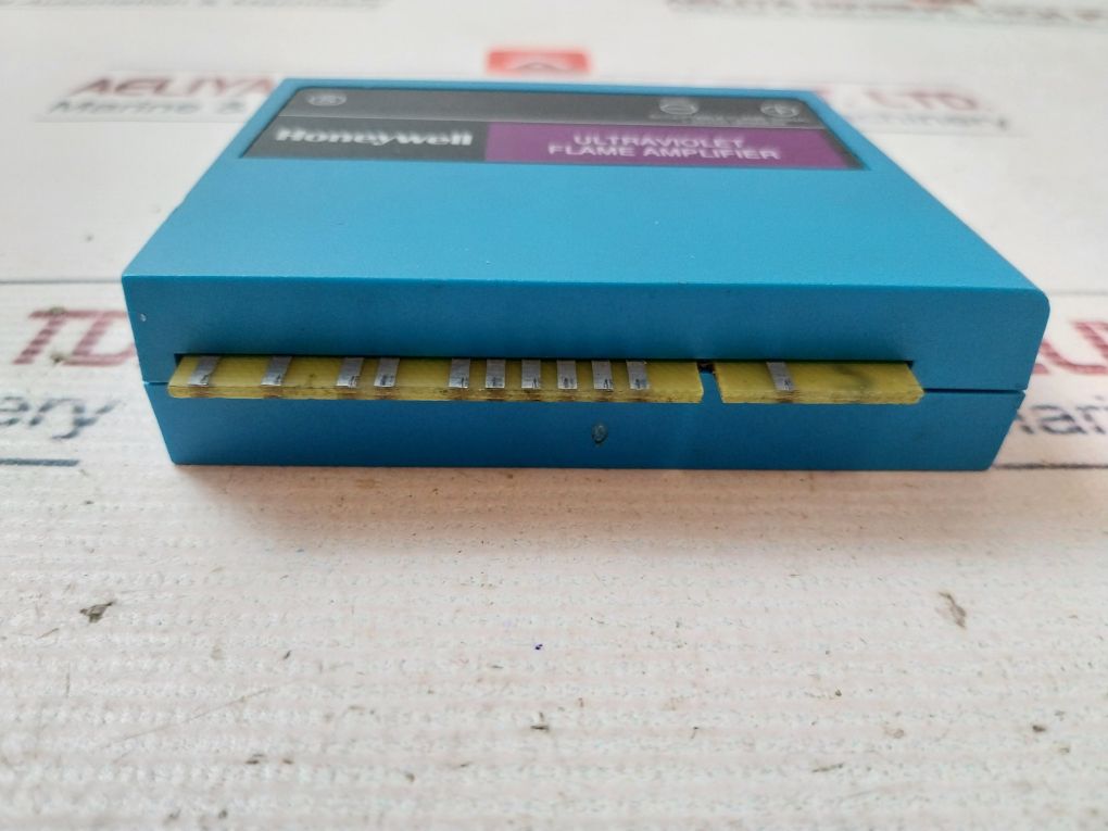 Honeywell R7849 A 1023 Ultraviolet Flame Amplifier - Image 6
