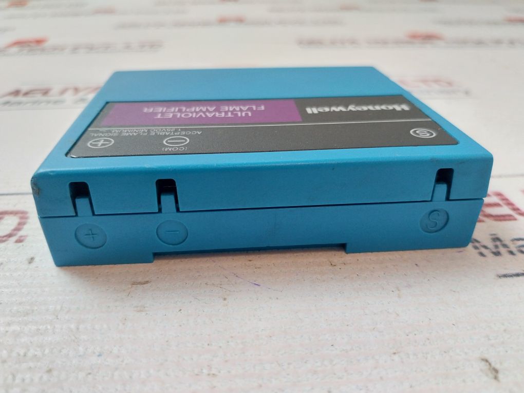 Honeywell R7849 A 1023 Ultraviolet Flame Amplifier - Image 9