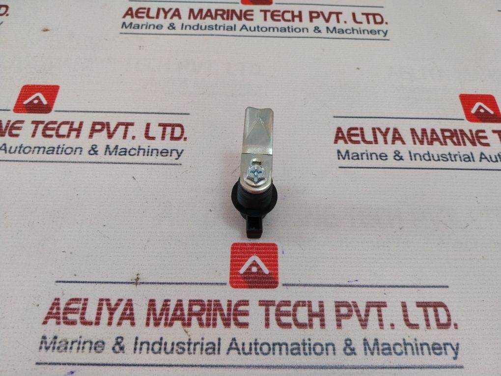 Rs 348-7135 Lock Handle - Image 8