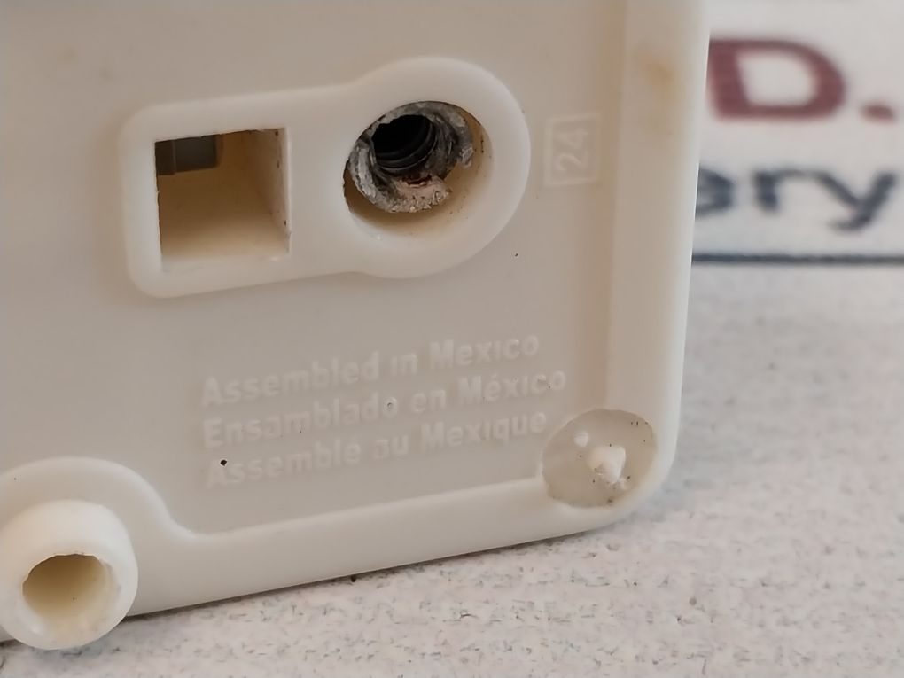 Schneider Electric 9001 Km40 Yellow Lamp - Image 8