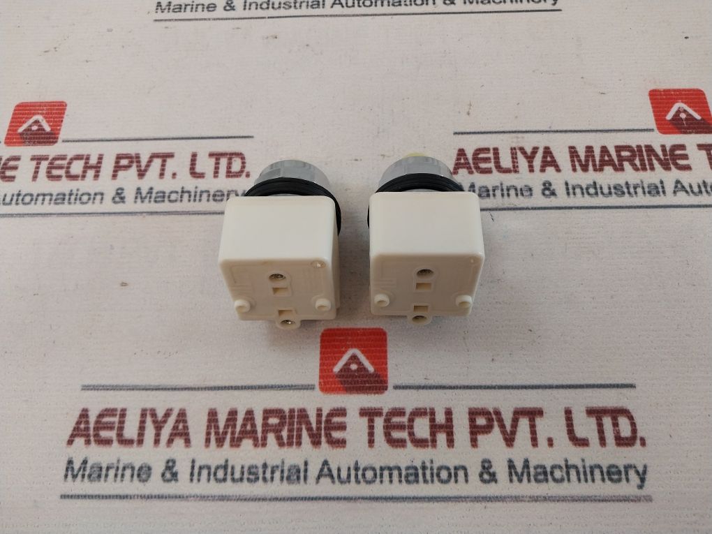 Schneider Electric 9001 Km40 Yellow Lamp - Image 10