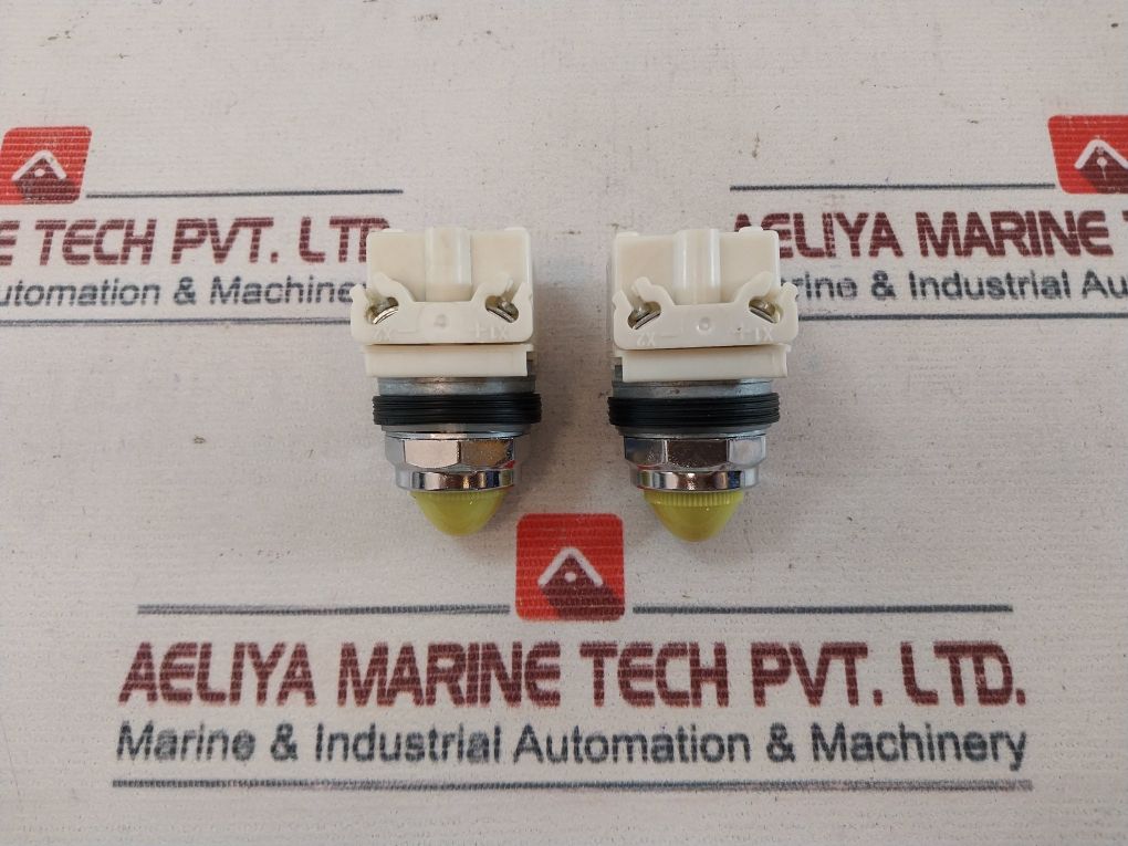 Schneider Electric 9001 Km40 Yellow Lamp - Image 11