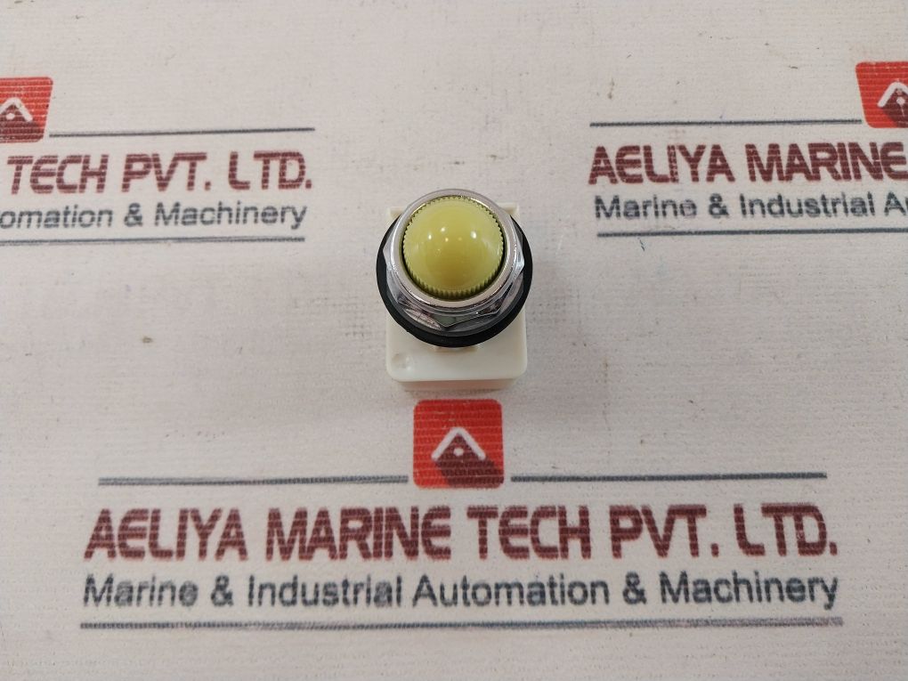 Schneider Electric 9001 Km40 Yellow Lamp