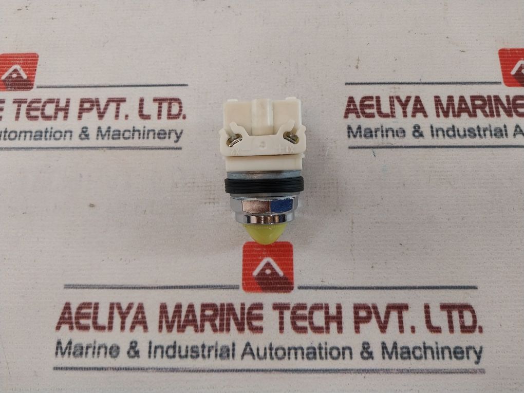 Schneider Electric 9001 Km40 Yellow Lamp - Image 4