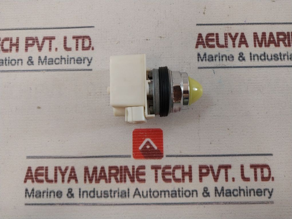 Schneider Electric 9001 Km40 Yellow Lamp - Image 5