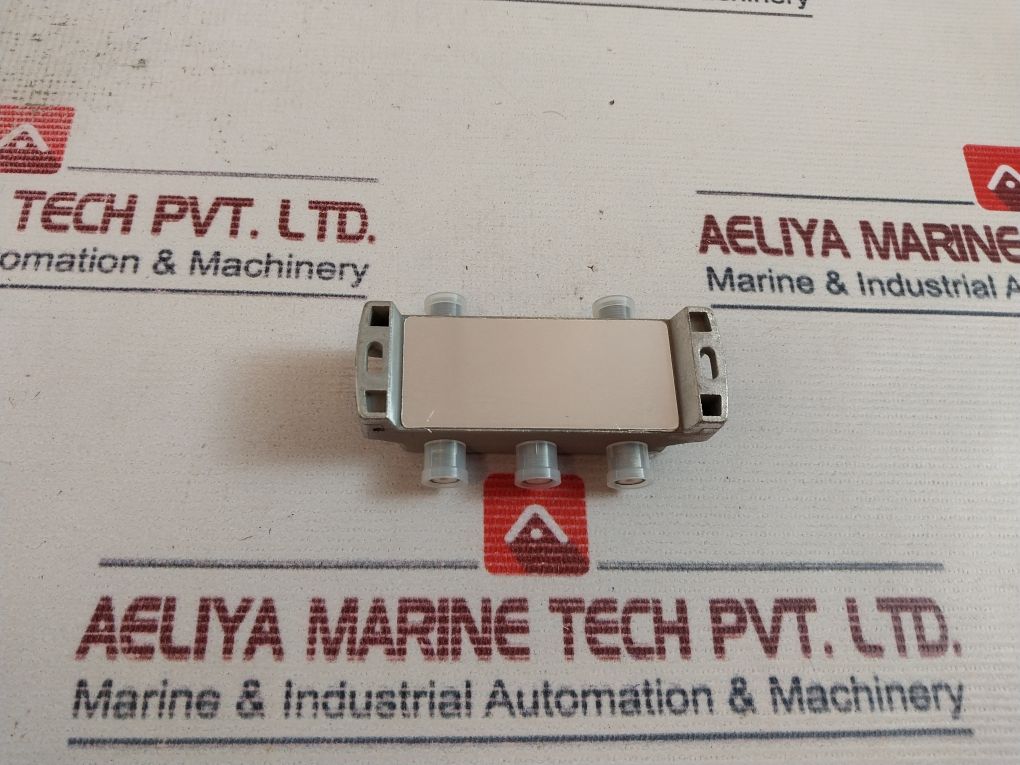 Techline 950-2050mhz 4 Way Active Splitter - Image 4