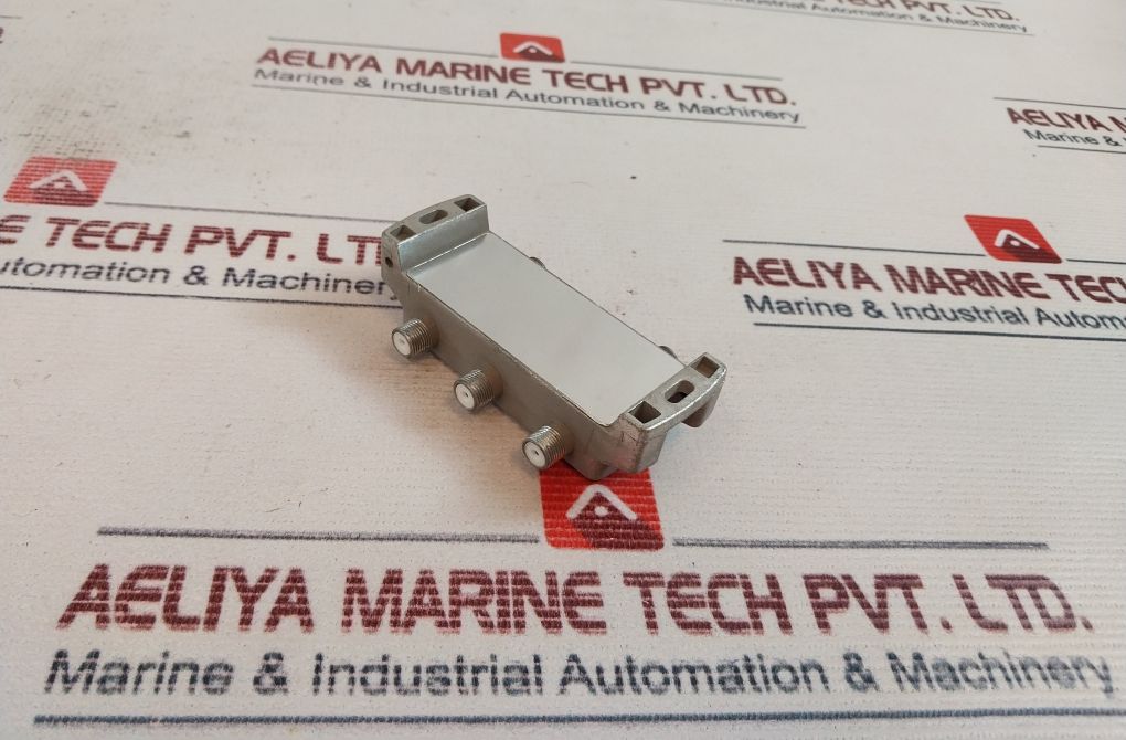 Techline 950-2050mhz 4 Way Active Splitter - Image 5