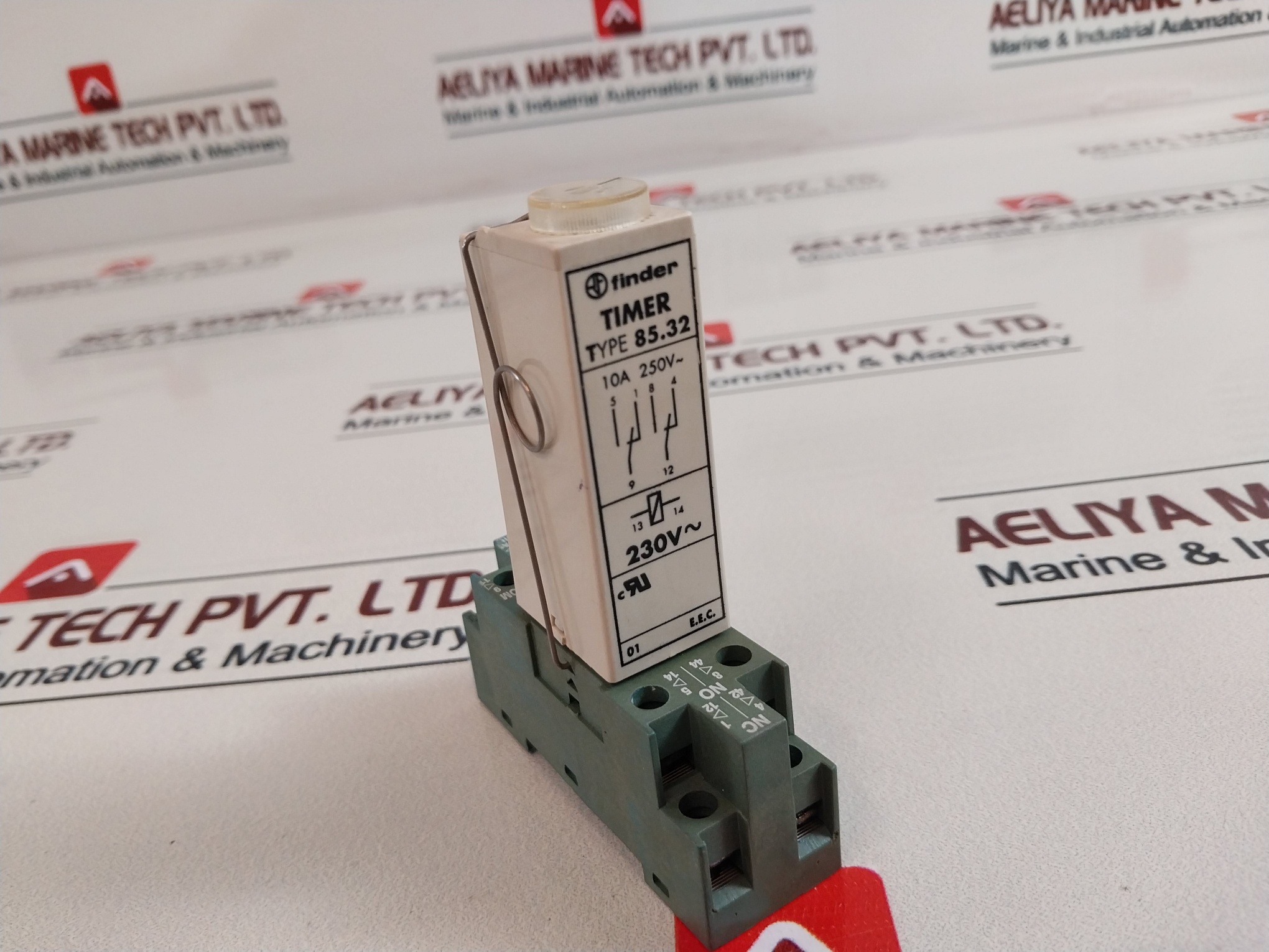 Finder 85.32 Timer With 94.82 Socket - Image 8