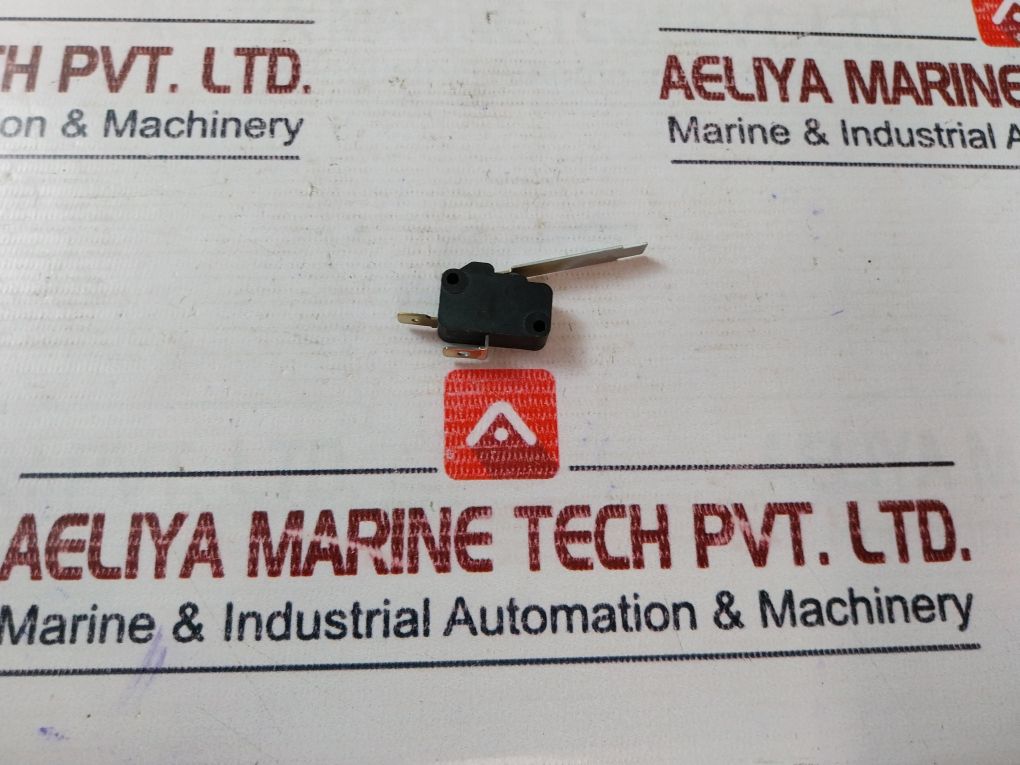 Crouzet Ipso 209/00145/00 Microswitch With Lever - Image 4