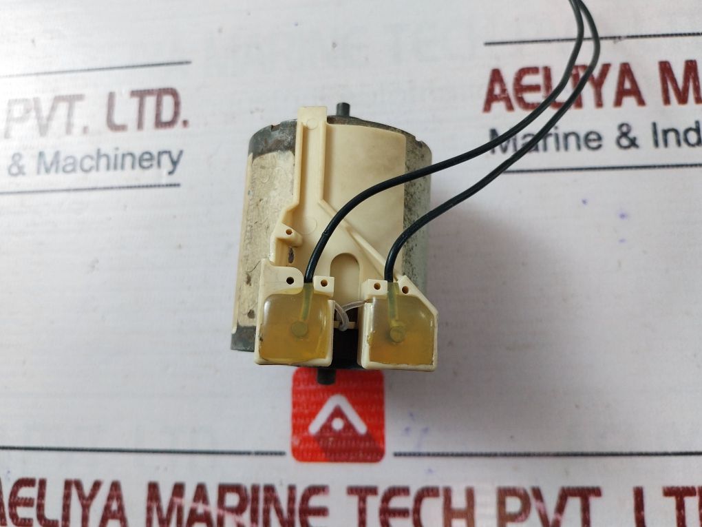 Schneider Electric 685 679 Undervoltage Release - Image 4