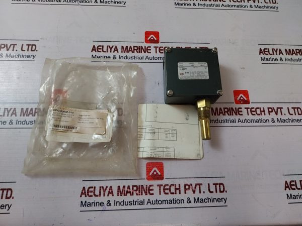 United Electric 102 Temperature Controller