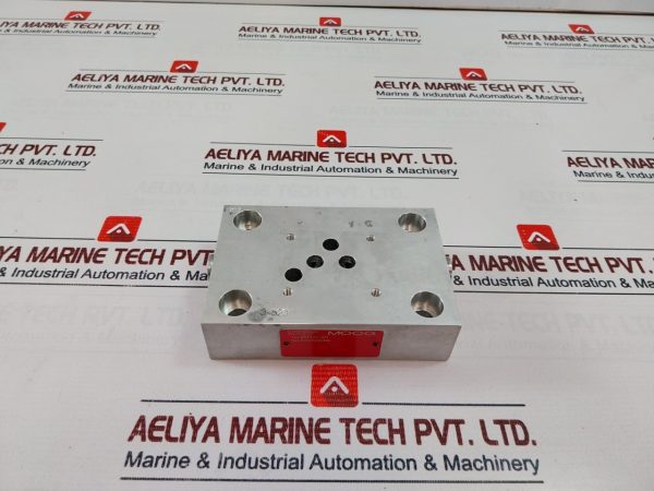 Moog B67425-001 Hydraulic Valve