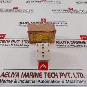 Square D Schneider Telemecanique 9001 Km1 Fingersafe Light Module