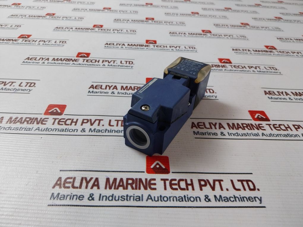 Telemecanique Schneider Electric Xs7c4a1mpp20 Inductive Proximity Sensor - Image 6