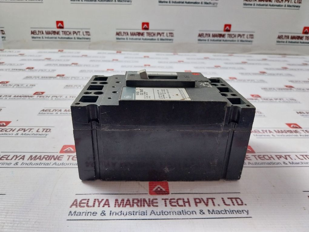 General Electric Tec36015 Circuit Breaker - Image 3