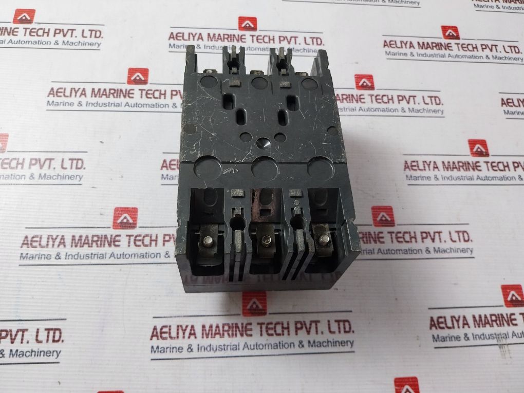 General Electric Tec36015 Circuit Breaker - Image 6